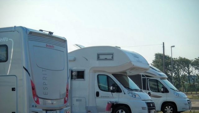 キャンピングカー